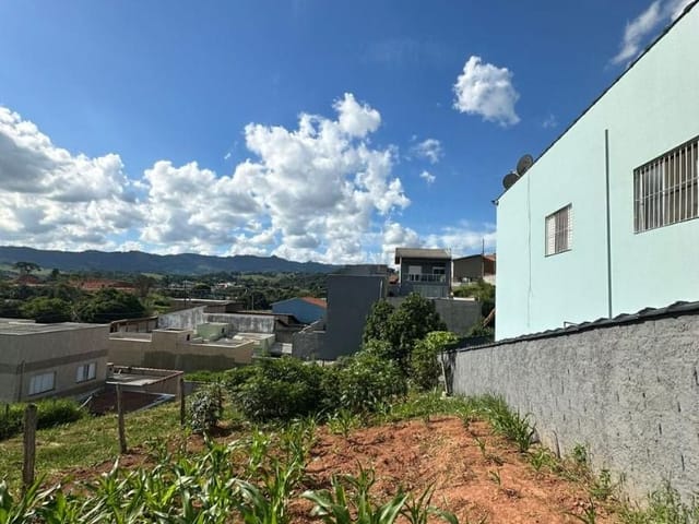 Terreno com 300m², à venda, no bairro Pérola da Mantiqueira em Extrema