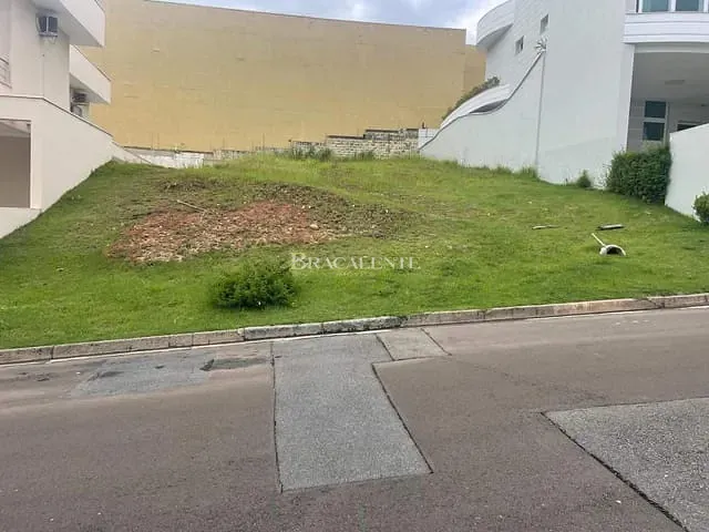 Terreno com 500m², à venda, no bairro Chácaras Silvania em Valinhos