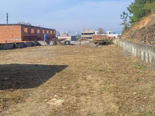 Terreno com 320m², à venda, no bairro Itacolomi em Balneário Piçarras