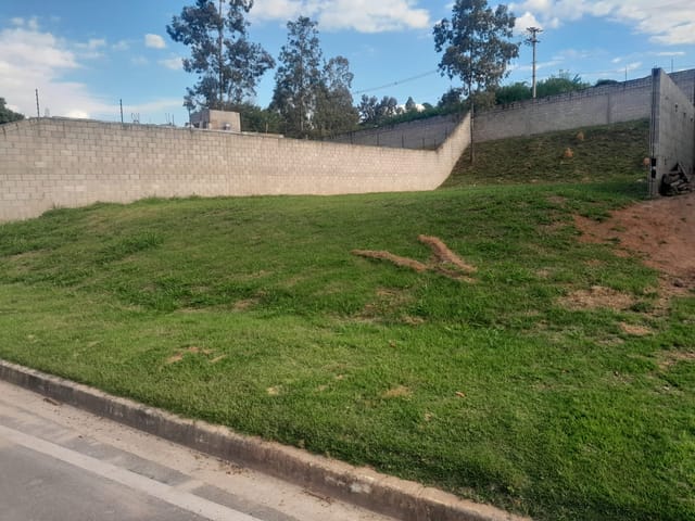Terreno com 828m², à venda, no bairro Observatório em Vinhedo