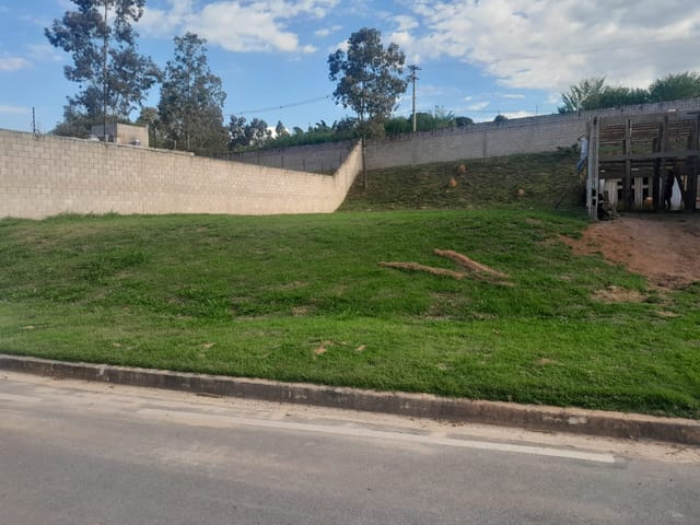 Terreno com 828m², à venda, no bairro Observatório em Vinhedo