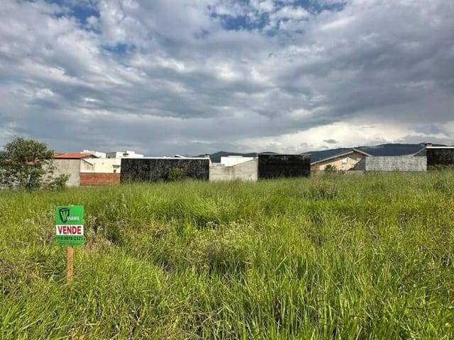 Terreno com 300m², à venda, no bairro Sierra em Extrema