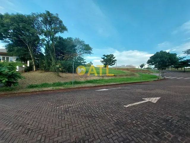 Terreno com 2077m², à venda, no bairro Jardim Guaporé em Ourinhos