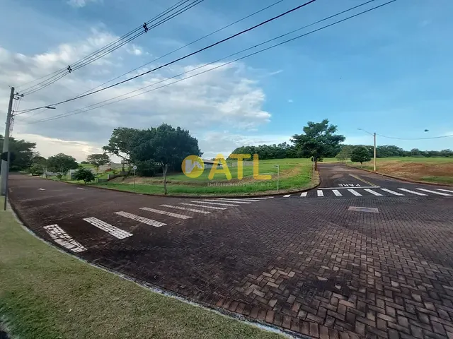 Terreno com 2077m², à venda, no bairro Jardim Guaporé em Ourinhos