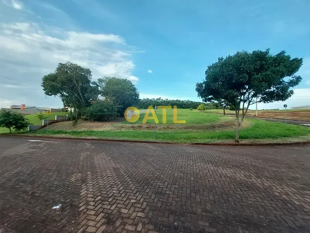 Terreno com 2077m², à venda, no bairro Jardim Guaporé em Ourinhos