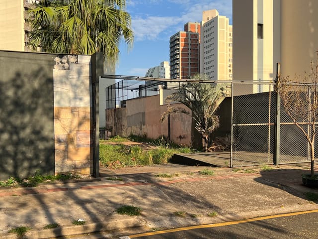 Terreno com 666m², à venda, no bairro Centro em Londrina