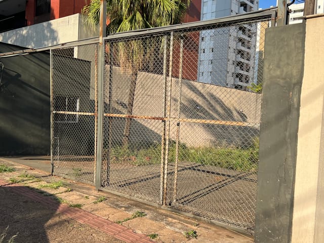 Terreno com 666m², à venda, no bairro Centro em Londrina