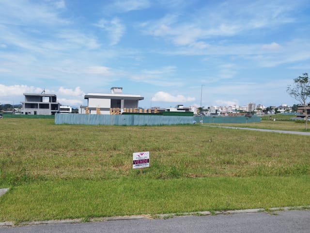 Terreno com 330m², à venda, no bairro Pedra Branca em Palhoça