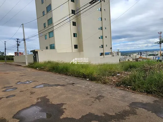 Terreno com 360m², à venda, no bairro Candeias em Vitória da Conquista