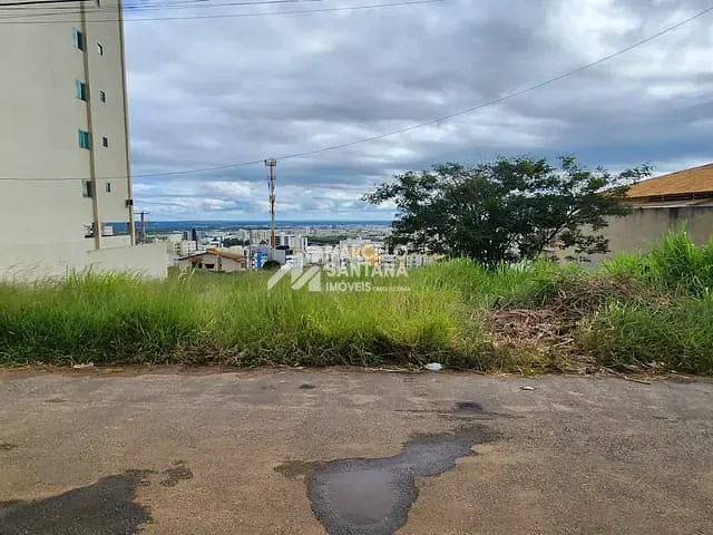 Terreno com 360m², à venda, no bairro Candeias em Vitória da Conquista