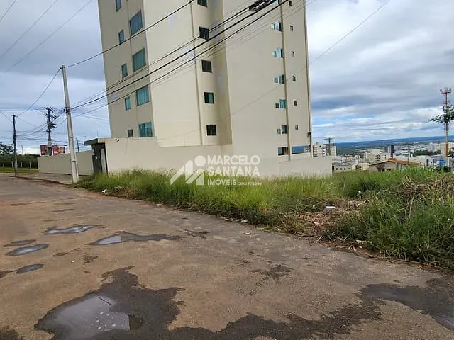 Terreno com 360m², à venda, no bairro Candeias em Vitória da Conquista