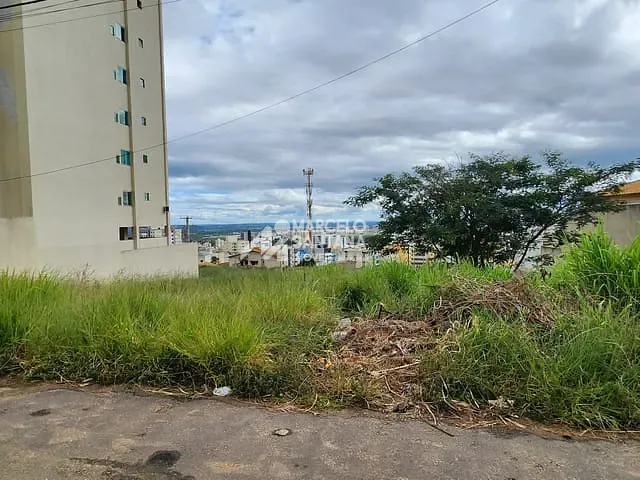 Terreno com 360m², à venda, no bairro Candeias em Vitória da Conquista