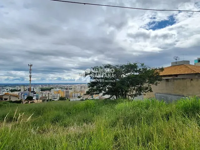 Terreno com 360m², à venda, no bairro Candeias em Vitória da Conquista