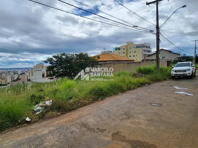 Terreno com 360m², à venda, no bairro Candeias em Vitória da Conquista