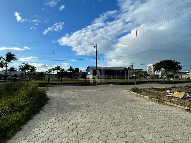 Terreno com 370m², à venda, no bairro Universitário em Tijucas
