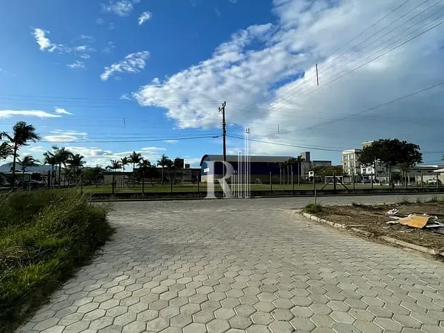 Terreno com 370m², à venda, no bairro Universitário em Tijucas