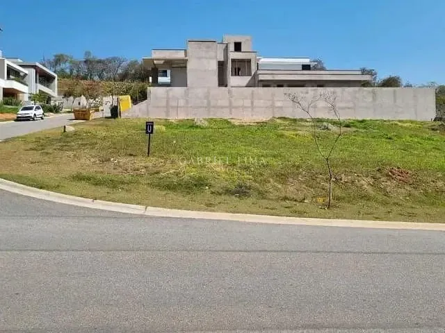 Terreno com 343m², à venda, no bairro Loteamento Brisas do Lago em Jundiaí