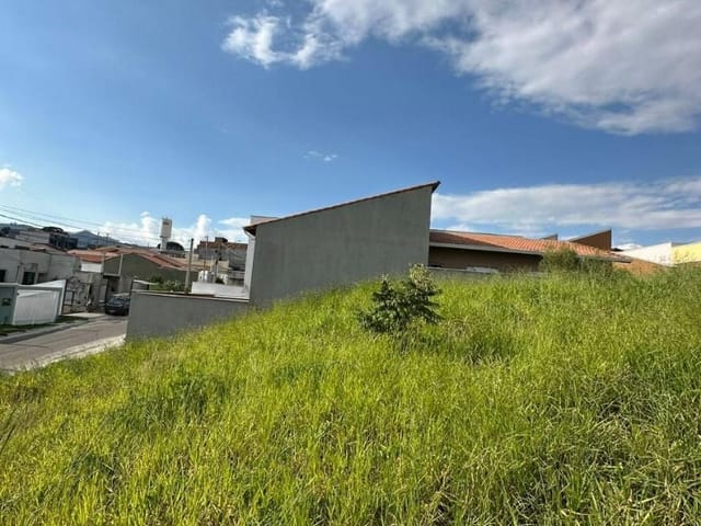 Terreno com 300m², à venda, no bairro Campos Olivotti em Extrema
