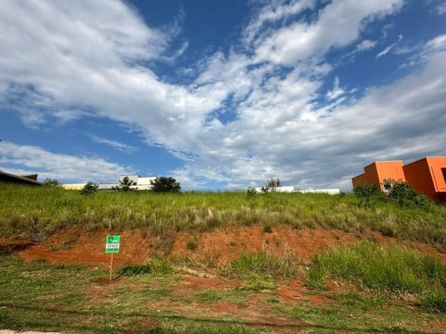 Terreno com 300m², à venda, no bairro Campos Olivotti em Extrema