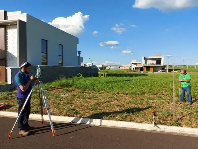 Terreno com 300m², à venda, no bairro Residencial Villa de León em Piratininga
