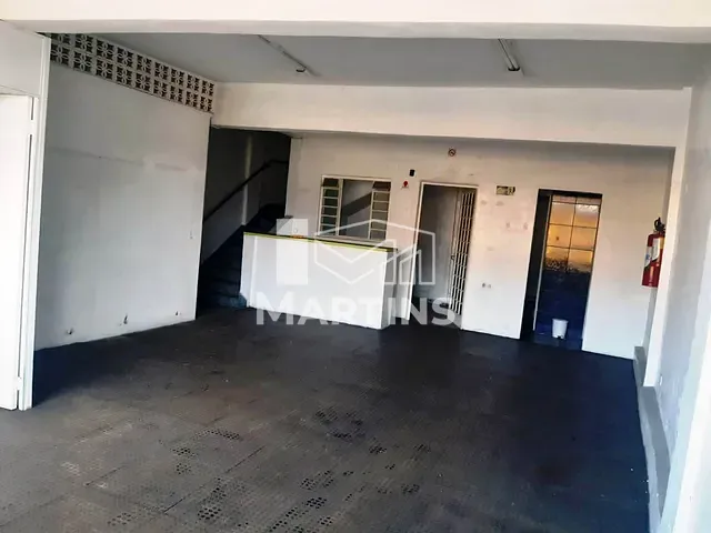 Prédio com 68m², à venda ou para alugar, no bairro Jardim Clementino em Taboão da Serra
