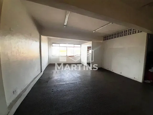 Prédio com 68m², à venda ou para alugar, no bairro Jardim Clementino em Taboão da Serra
