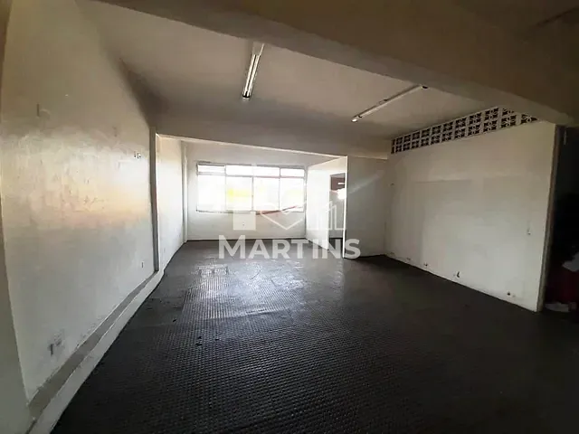 Prédio com 68m², à venda ou para alugar, no bairro Jardim Clementino em Taboão da Serra