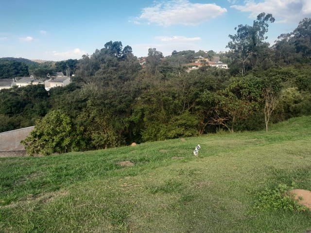 Terreno com 811m², à venda, no bairro Observatório em Vinhedo