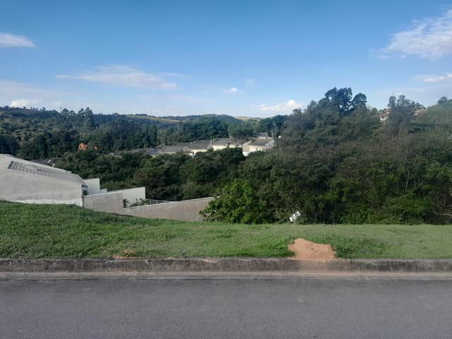 Terreno com 811m², à venda, no bairro Observatório em Vinhedo