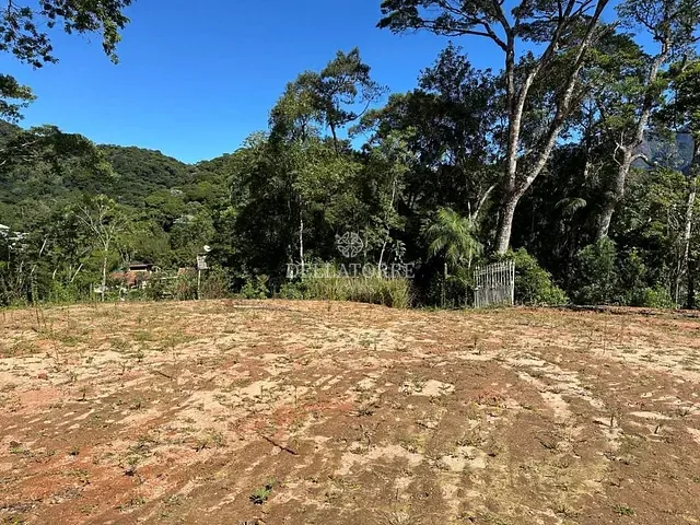 Terreno com 890m², à venda, no bairro Carlos Guinle em Teresópolis