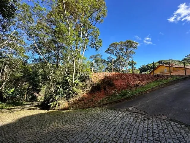 Terreno com 890m², à venda, no bairro Carlos Guinle em Teresópolis