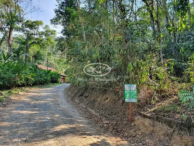 Terreno com 965m², à venda, no bairro Fazendinha (Penedo) em Itatiaia