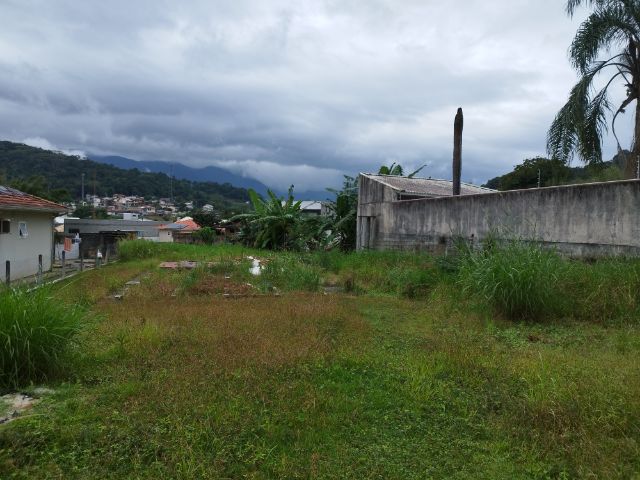 Terreno com 883m², à venda, no bairro Alto Aririú em Palhoça
