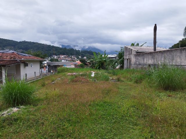 Terreno com 883m², à venda, no bairro Alto Aririú em Palhoça