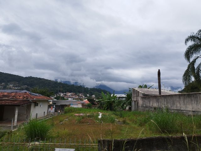 Terreno com 883m², à venda, no bairro Alto Aririú em Palhoça