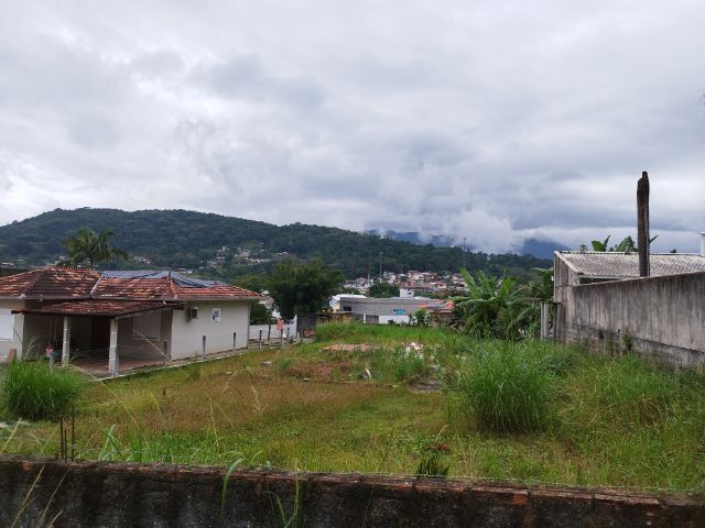 Terreno com 883m², à venda, no bairro Alto Aririú em Palhoça