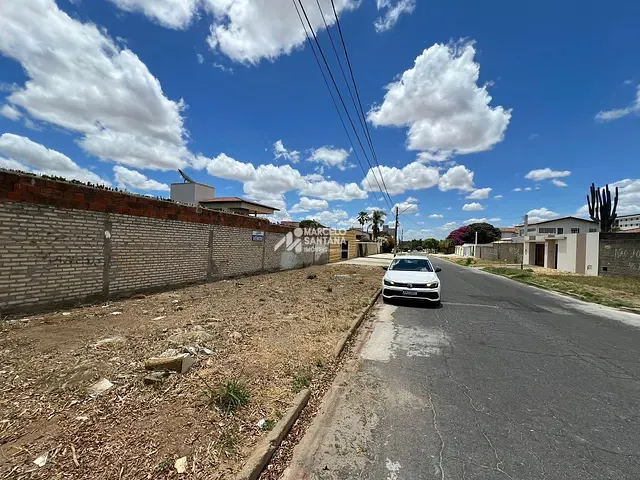 Terreno com 432m², à venda, no bairro Candeias em Vitória da Conquista