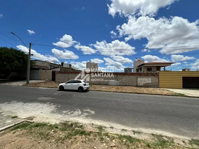 Terreno com 432m², à venda, no bairro Candeias em Vitória da Conquista