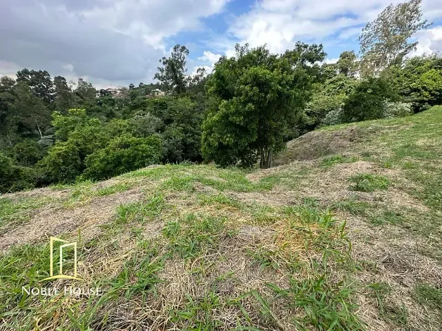 Terreno com 811m², à venda, no bairro Observatório em Vinhedo