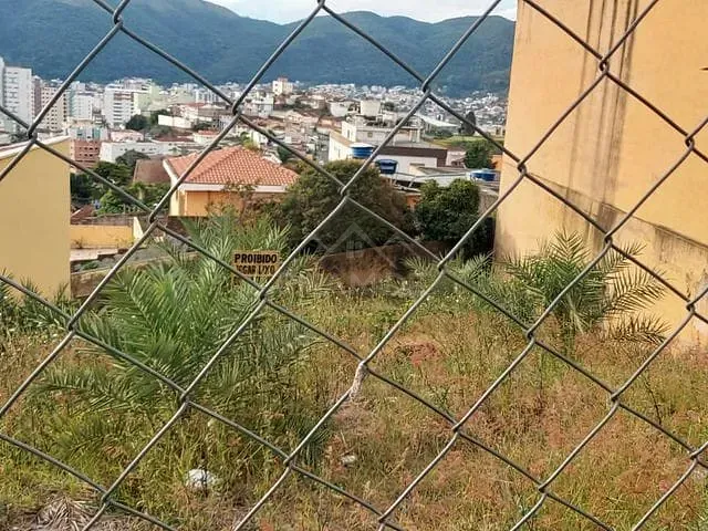 Terreno com 480m², à venda, no bairro Jardim Quisisana em Poços de Caldas