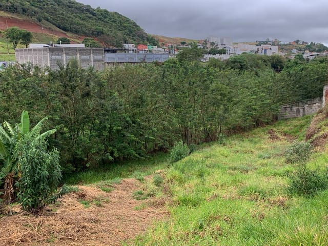 Terreno com 370m², à venda, no bairro São Pedro em Juiz de Fora