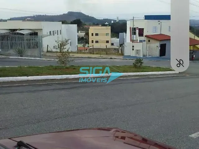 Terreno com 240m², à venda, no bairro Pão de Açúcar em Pouso Alegre