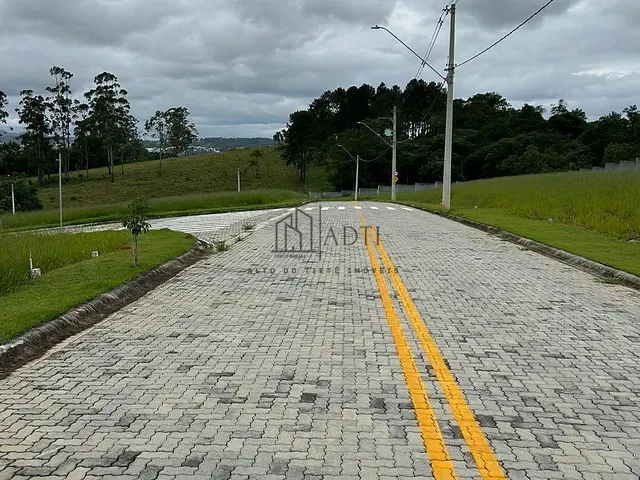 Terreno com 442m², à venda, no bairro Cocuera em Mogi das Cruzes
