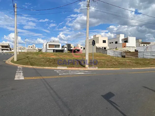 Terreno com 425m², à venda, no bairro Jardins Capri em Senador Canedo
