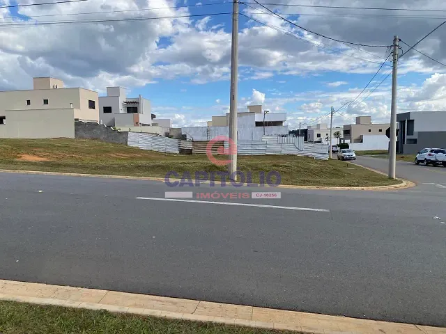 Terreno com 425m², à venda, no bairro Jardins Capri em Senador Canedo