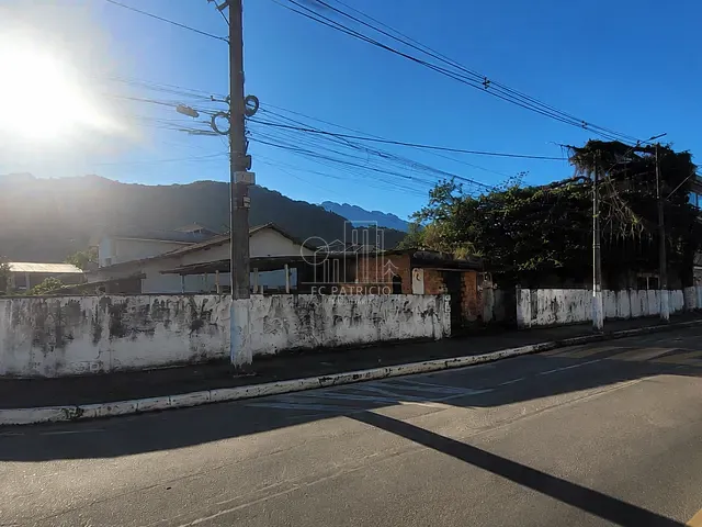 Terreno com 593m², à venda, no bairro Parada Modelo em Guapimirim