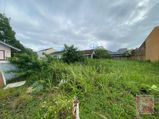 Terreno com 180m², à venda, no bairro Barra do Saí em Itapoá