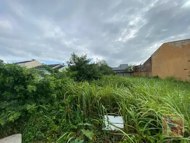 Terreno com 180m², à venda, no bairro Barra do Saí em Itapoá