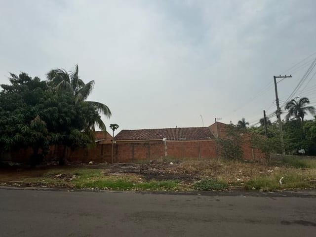 Terreno com 233m², à venda, no bairro Cidade Jardim em Birigui