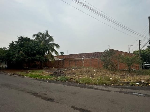 Terreno com 233m², à venda, no bairro Cidade Jardim em Birigui